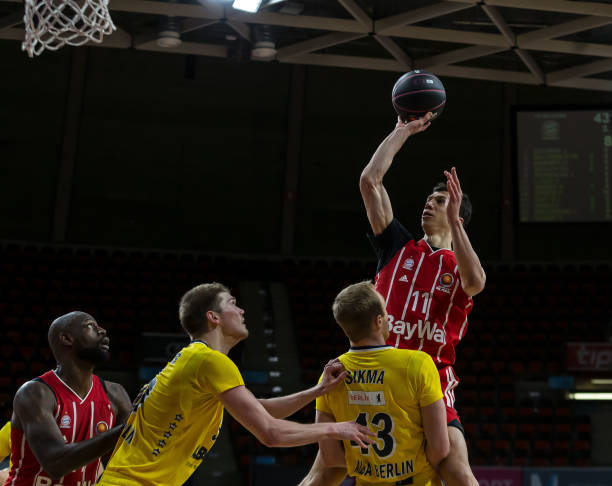 表现一直饱 表现一直饱